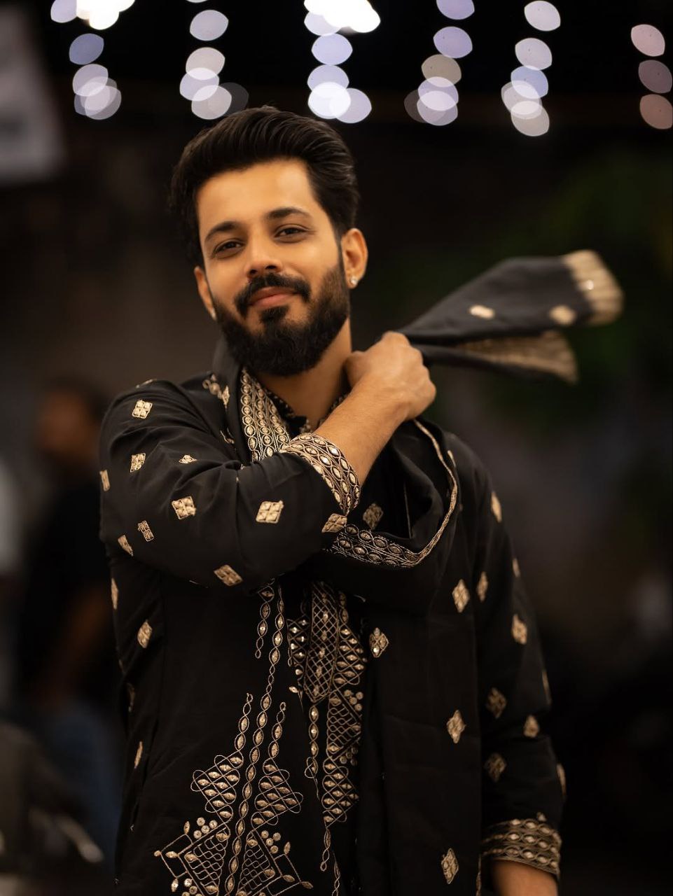 Foral Embroidered Kurta Pyjama with Stole