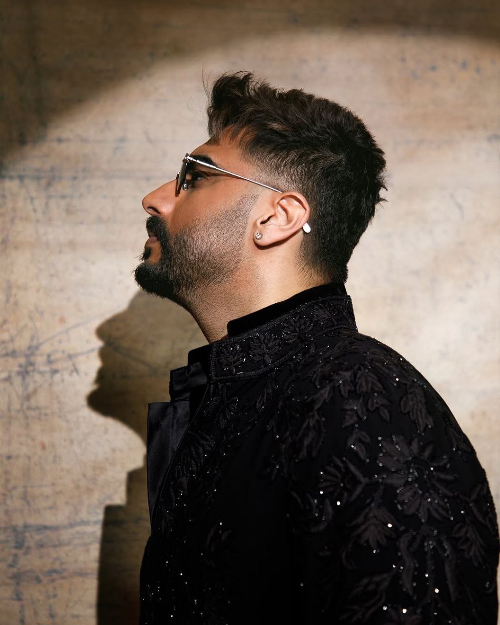 Black Motif Embroidered Kurta Det